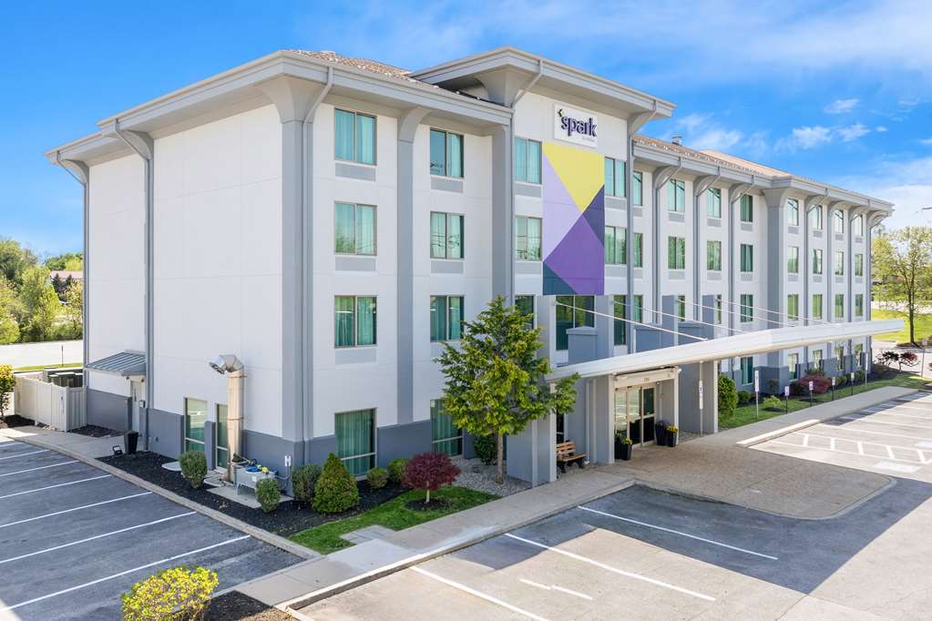 Spark by Hilton Exton Hotel 1