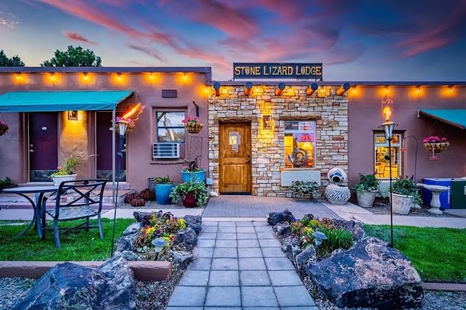 Stone Lizard Lodge Hotel 1