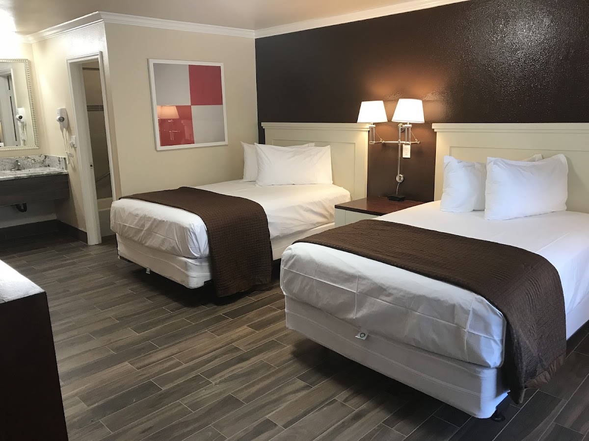 Abby’s Anaheimer Inn Hotel 2