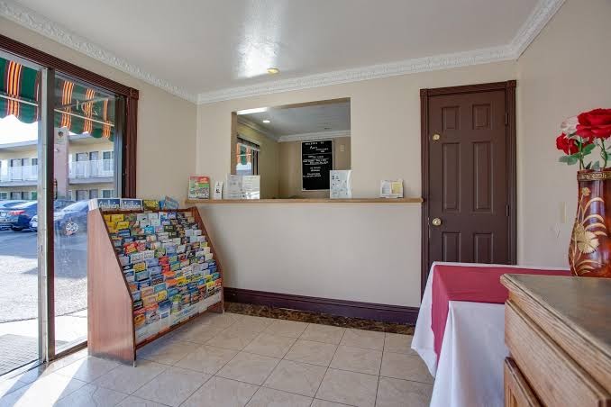 Abby’s Anaheimer Inn Hotel 3