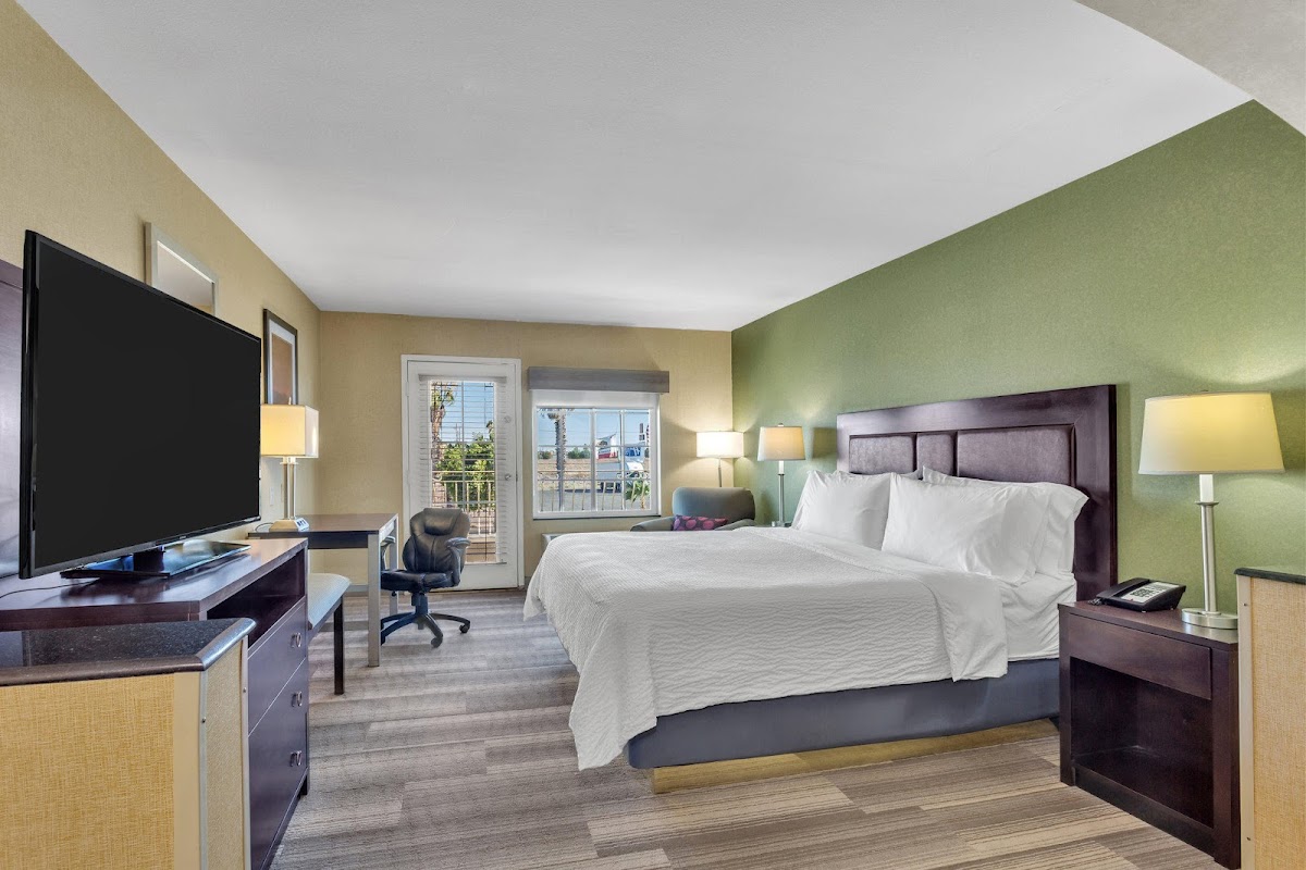 Holiday Inn Express & Suites El Centro by IHG Hotel 2