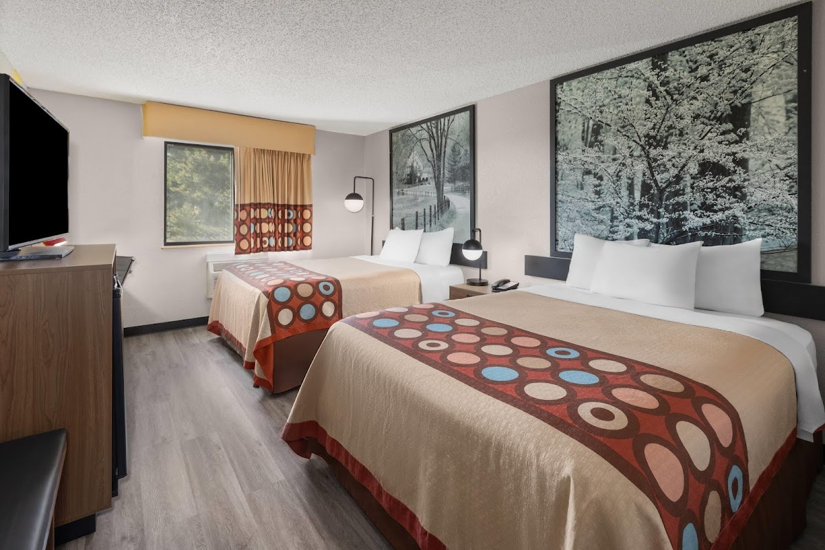 Super 8 by Wyndham Kent/Akron Area Hotel 2