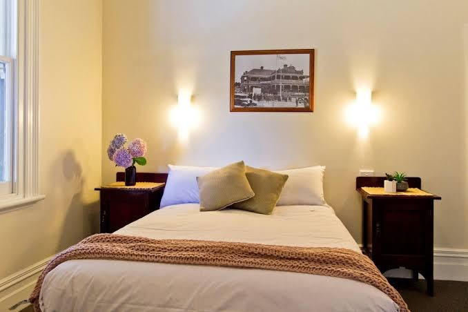 Deloraine Hotel