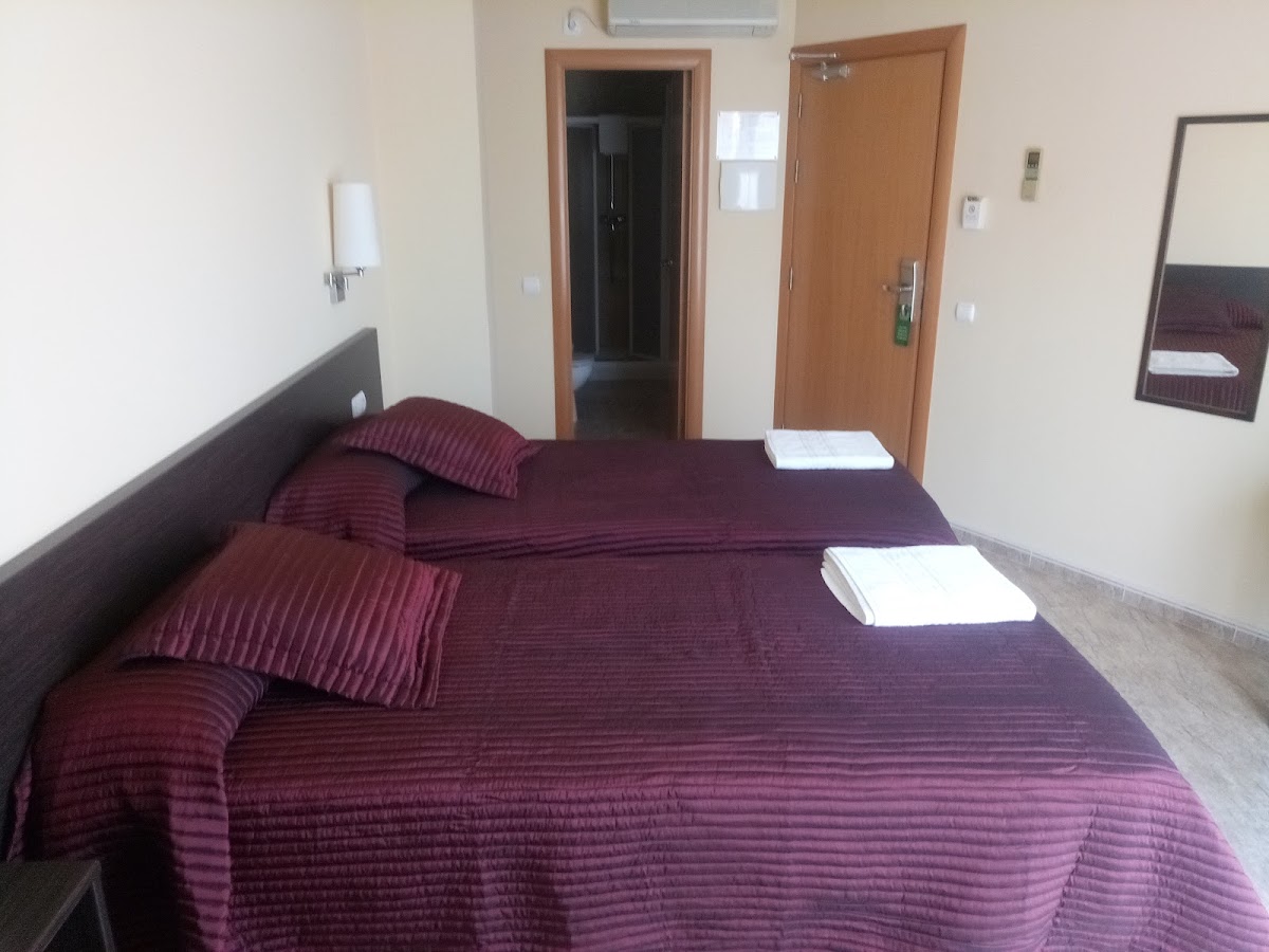 Hostal Sant Sadurní Hotel 3