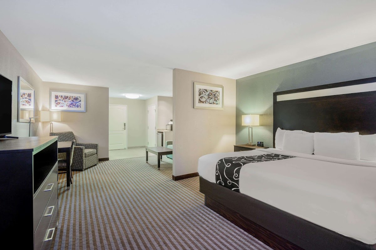 La Quinta Inn & Suites by Wyndham Glendive Hotel 2