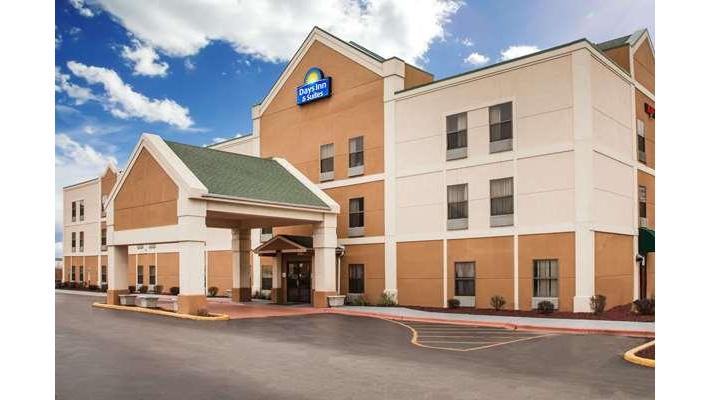 Days Inn & Suites by Wyndham Harvey/Chicago Hotel 1