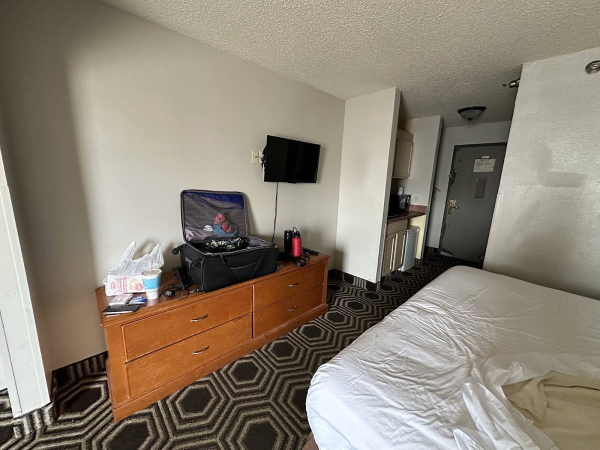 Days Inn & Suites by Wyndham Harvey/Chicago Hotel 2