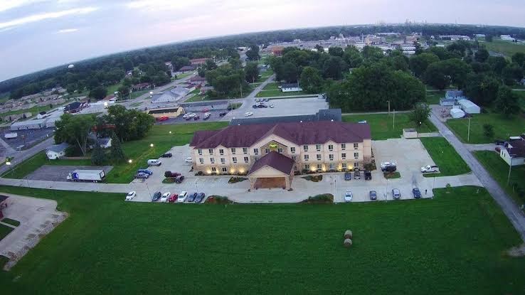 Country View Inn & Suites Hotel 1