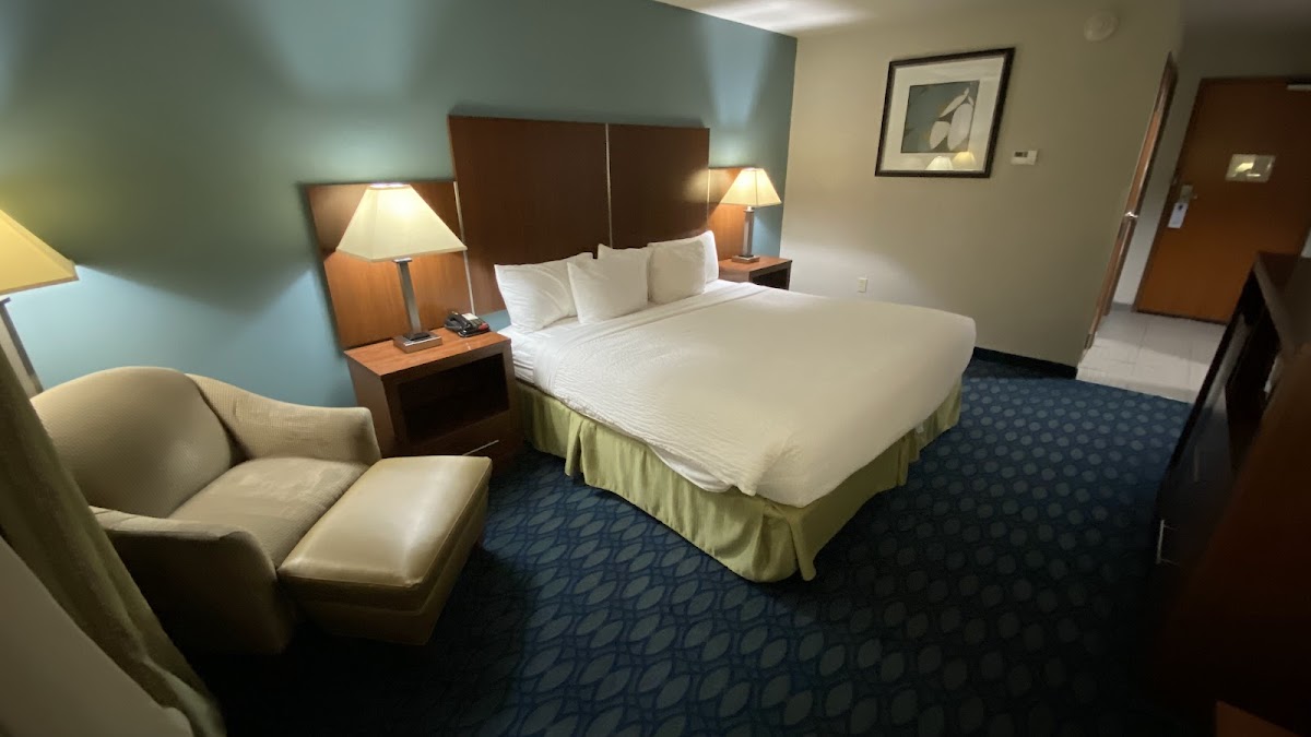 Country View Inn & Suites Hotel 2