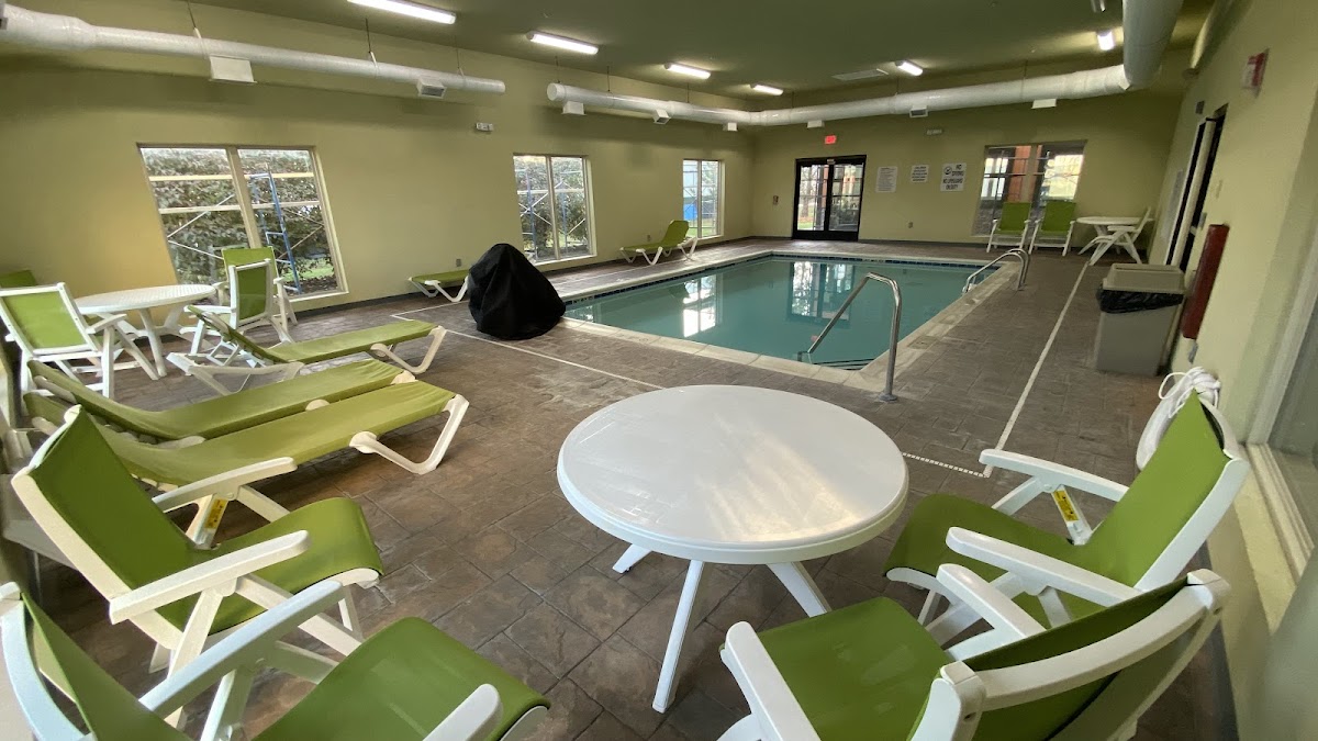 Country View Inn & Suites Hotel 3