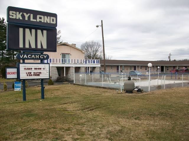 Skyland Inn Hotel 1