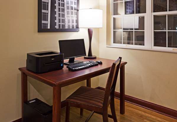 Country Inn & Suites by Radisson, Dakota Dunes, SD Hotel 3