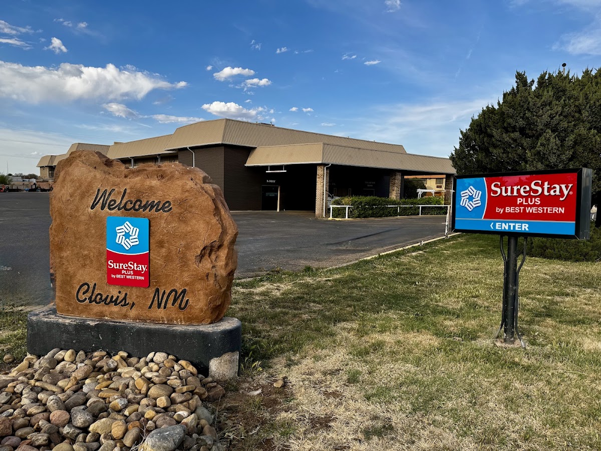Super 8 by Wyndham Clovis Hotel 1