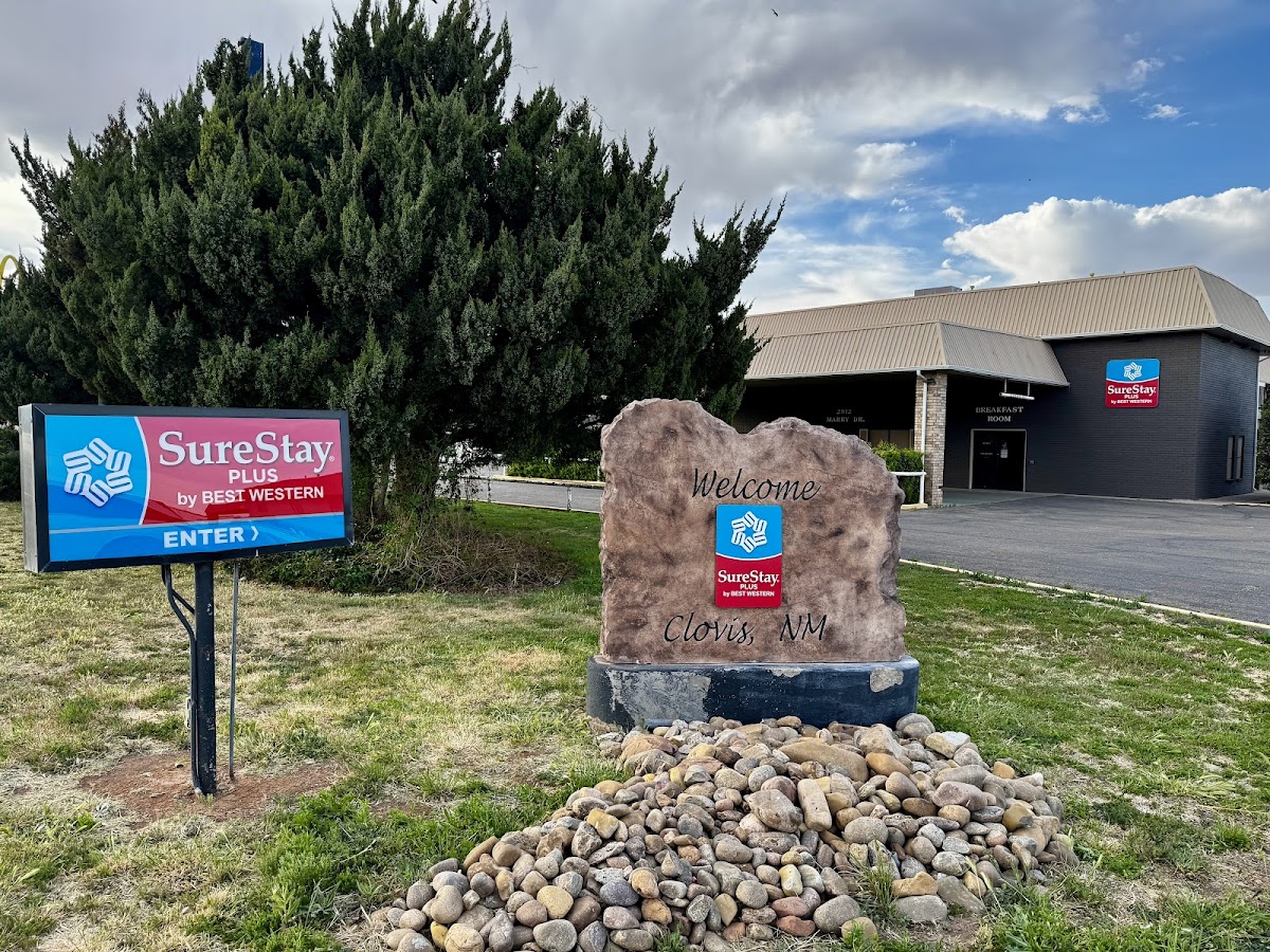 Super 8 by Wyndham Clovis