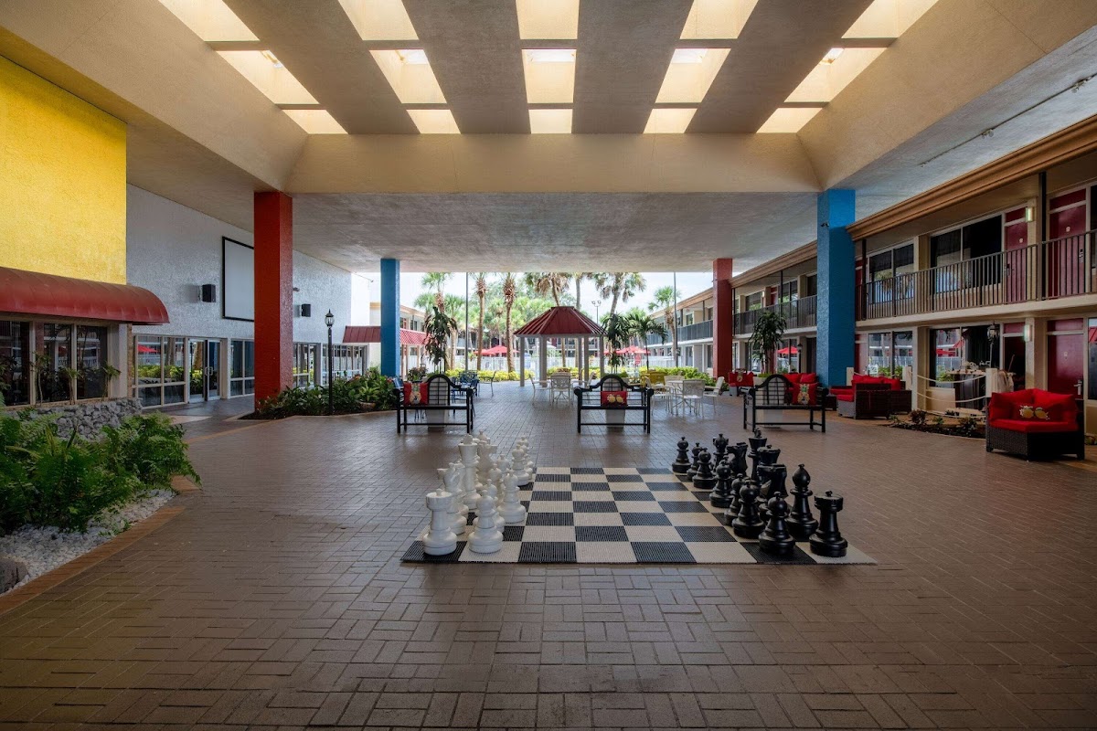 Ramada by Wyndham Kissimmee Gateway Hotel 2