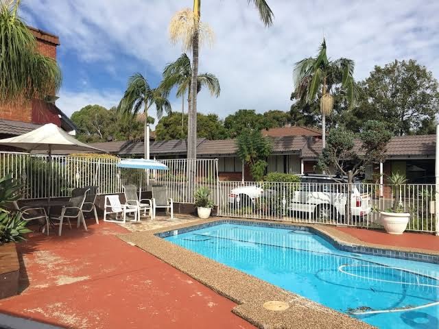Town & Country Motel Hotel 3