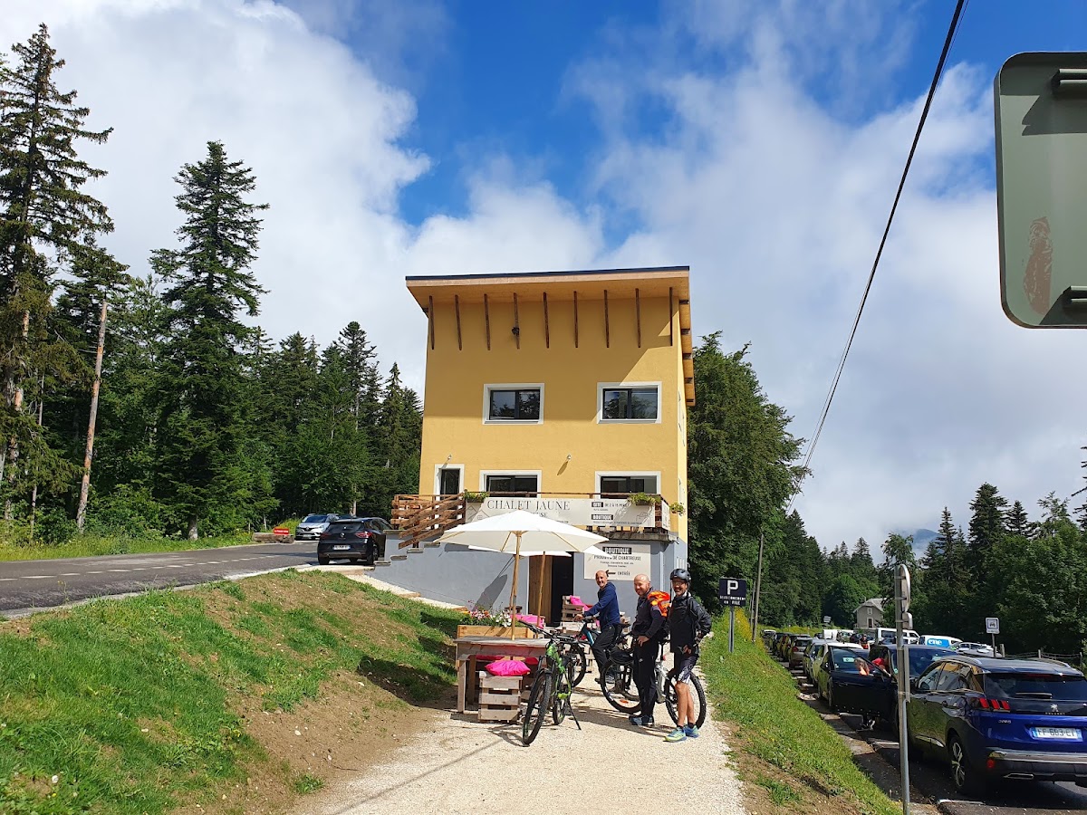 chalet jaune chartreuse Hotel 2