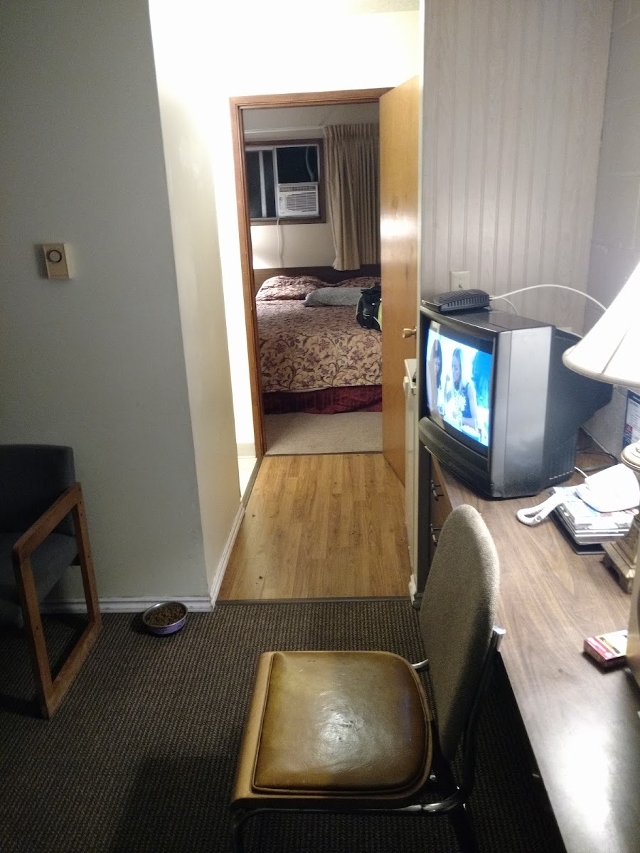 Tyee Village Motel Hotel 3