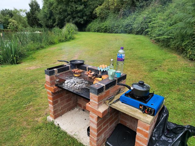 Lloyds Meadow Glamping( Book direct for best prices ) Hotel 3