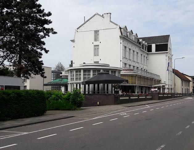 Hotel 2000