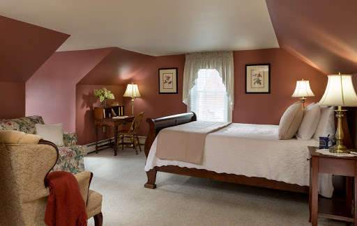 Inn at Pleasant Lake Hotel 2