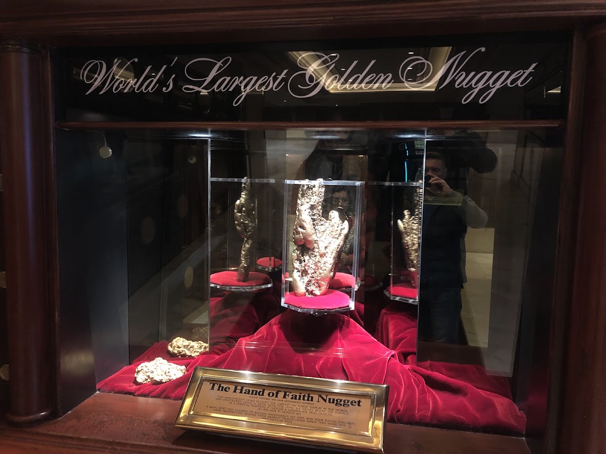 Golden Nugget Carson Tower Hotel 3