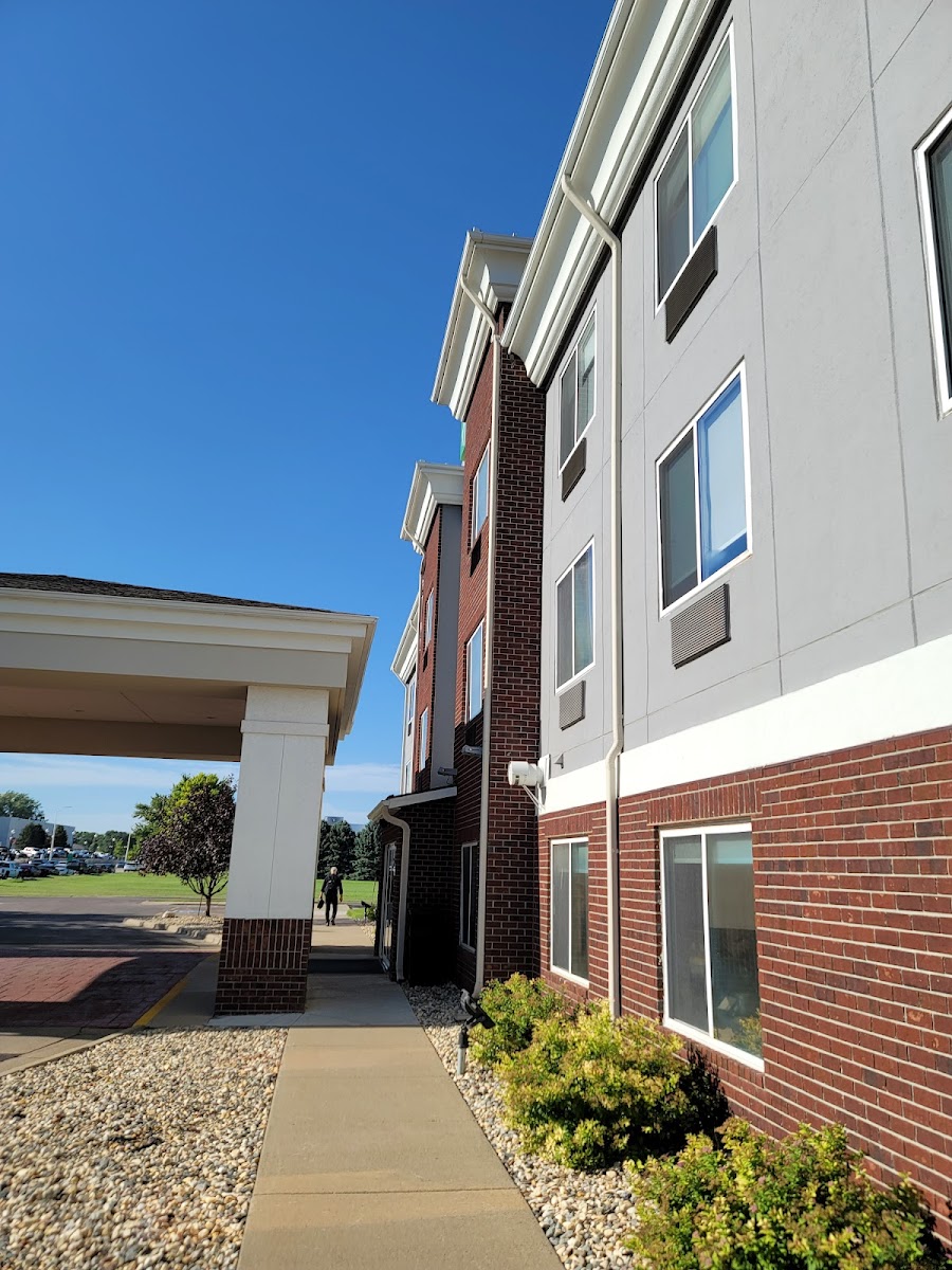 Holiday Inn Express & Suites Vermillion by IHG