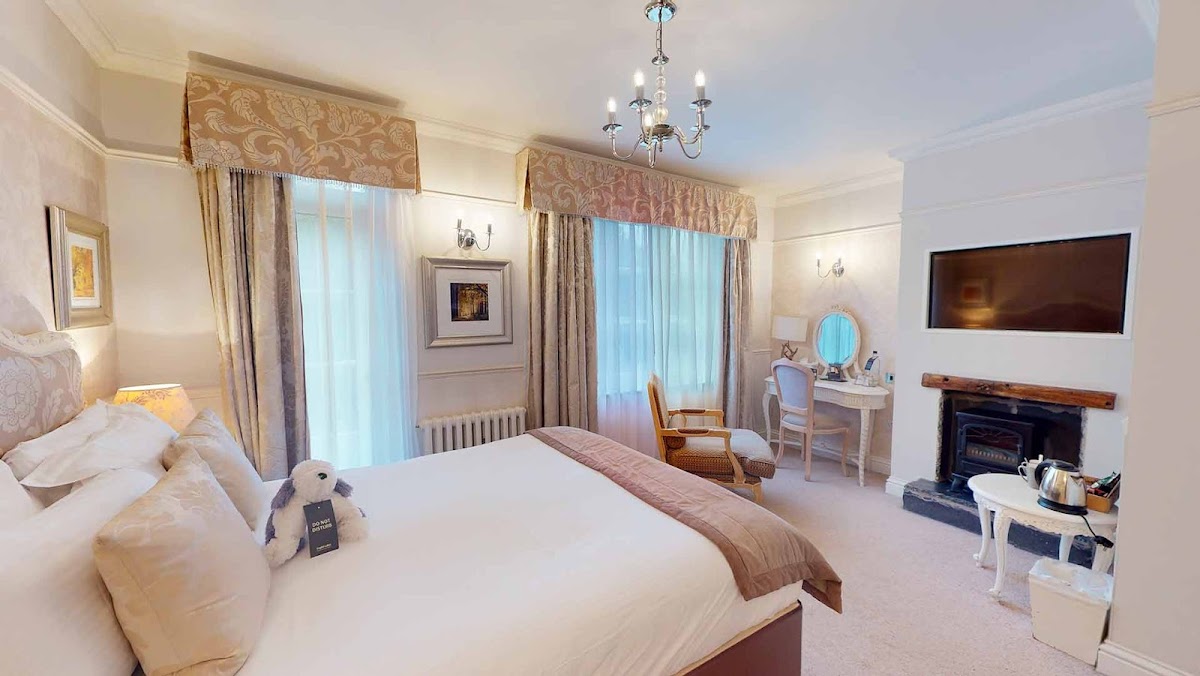 Wild Boar Estate | Bar, Restaurant & Inn Hotel 2