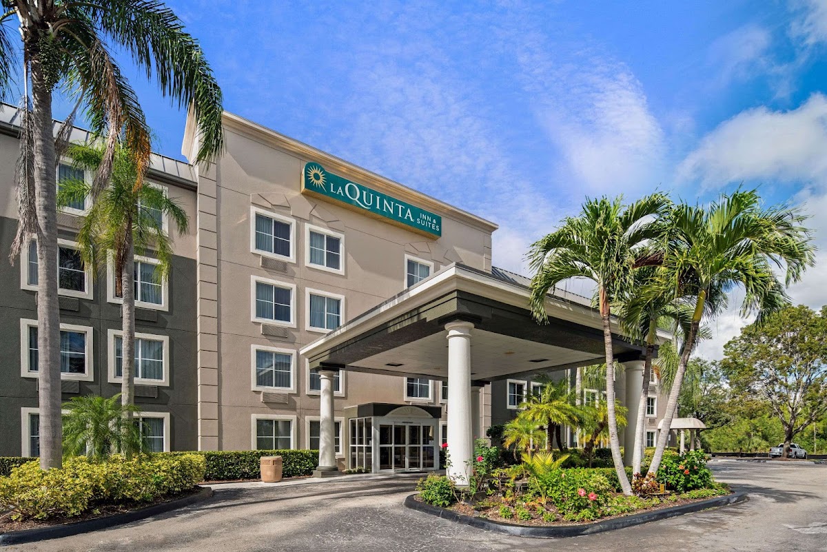La Quinta Inn & Suites by Wyndham Naples East (I-75)