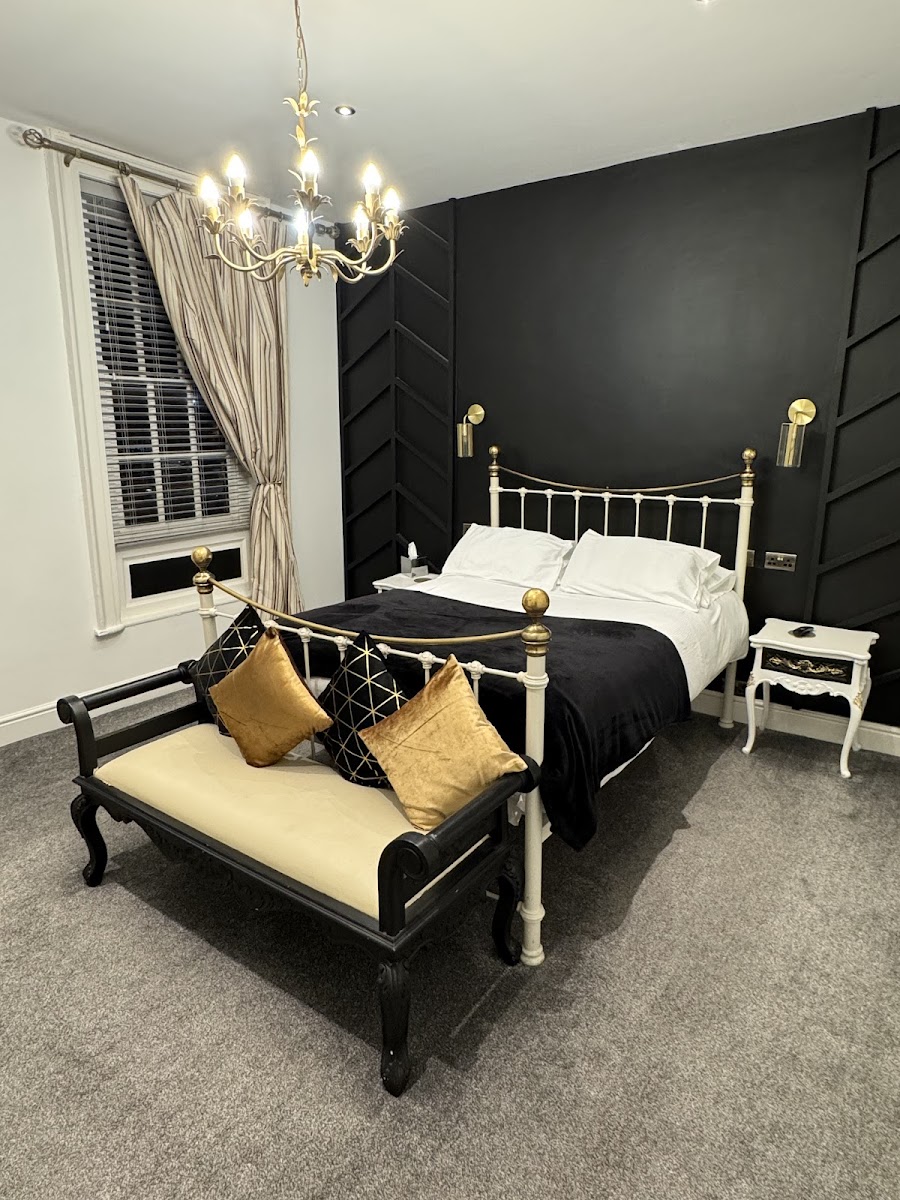 OYO The Leven Hotel 2