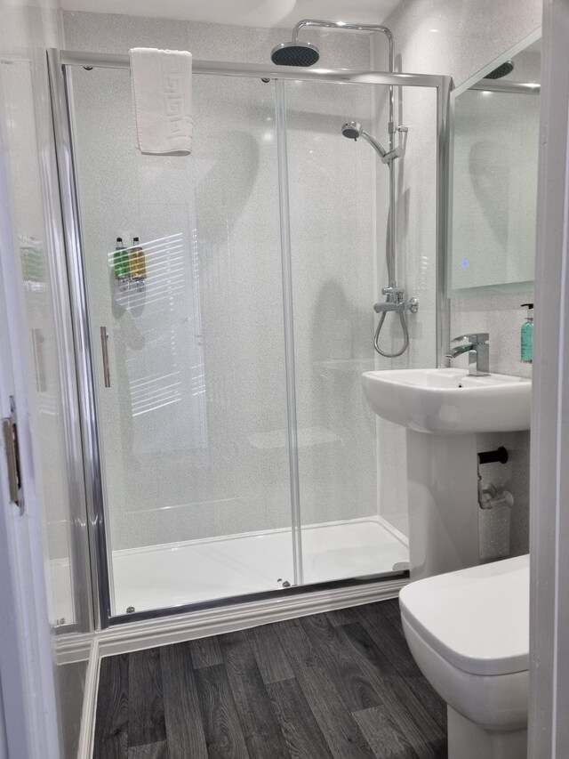 OYO The Leven Hotel 3