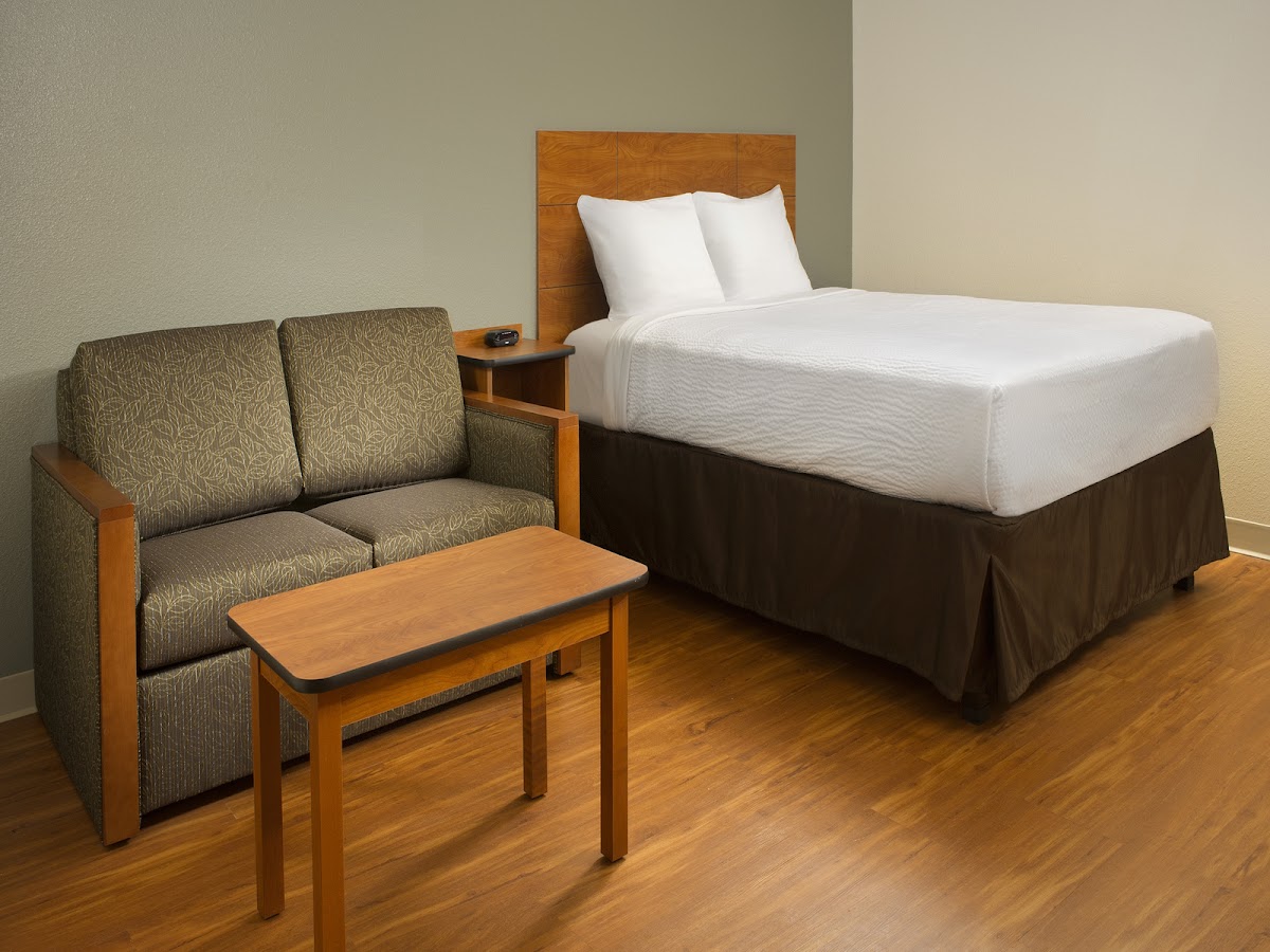Suburban Studios Watford City Hotel 3