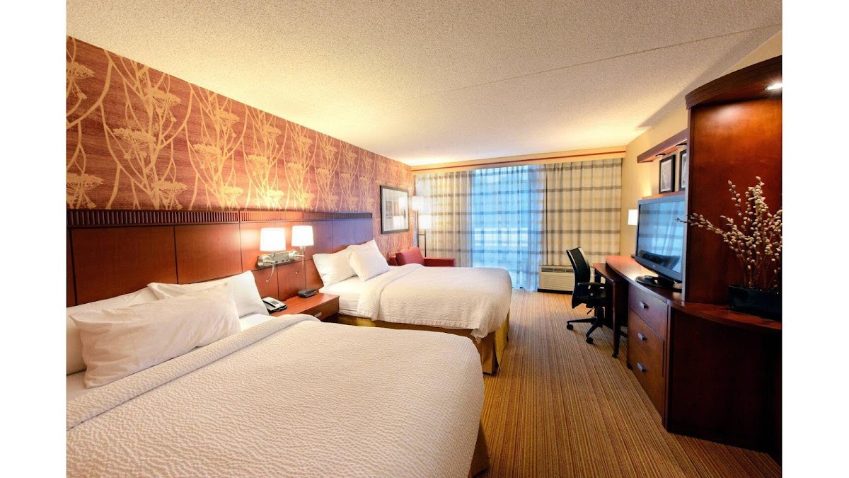 Courtyard by Marriott Canton Hotel 2