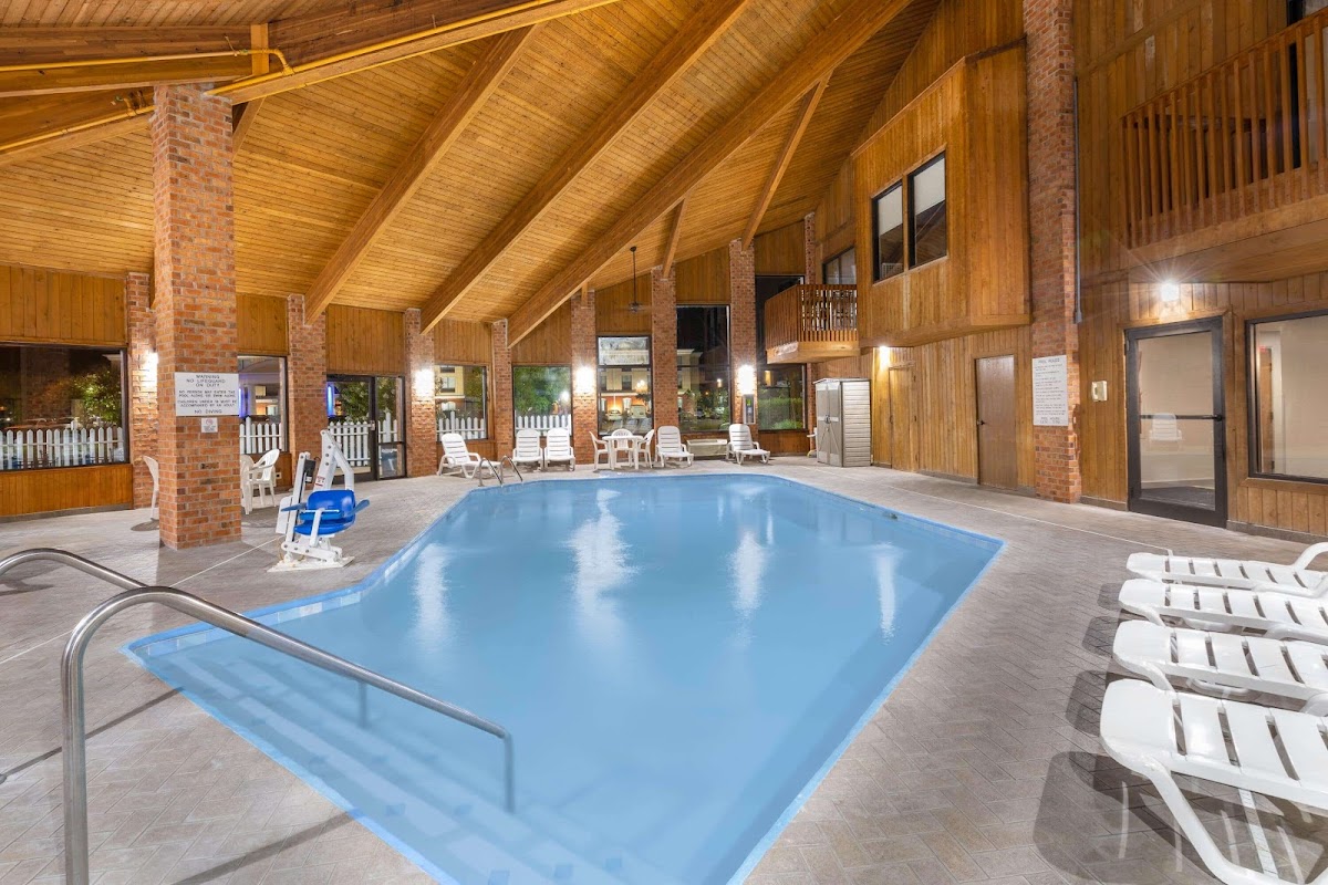 Baymont by Wyndham Tupelo Hotel 3