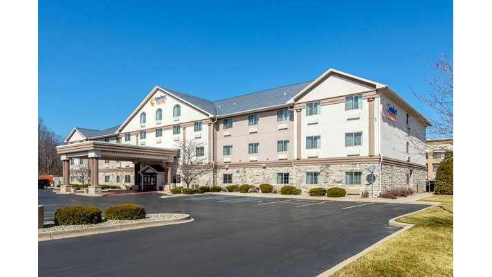 Comfort Suites Stevensville - St. Joseph Hotel 1