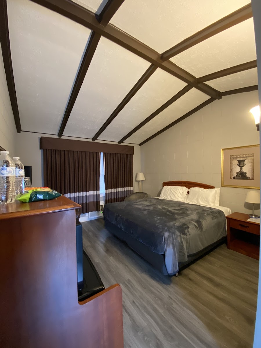 The Hilltop Motel Hotel 2