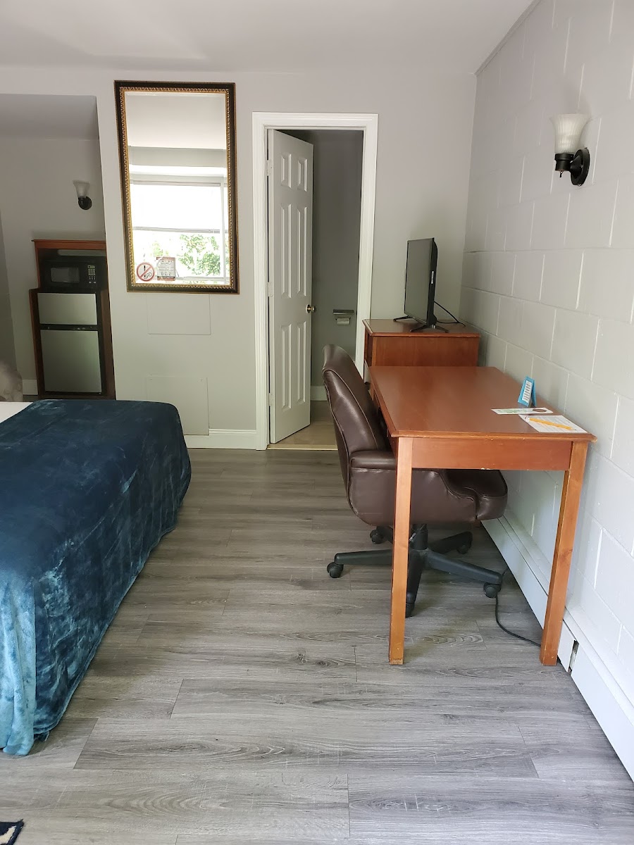 The Hilltop Motel Hotel 3