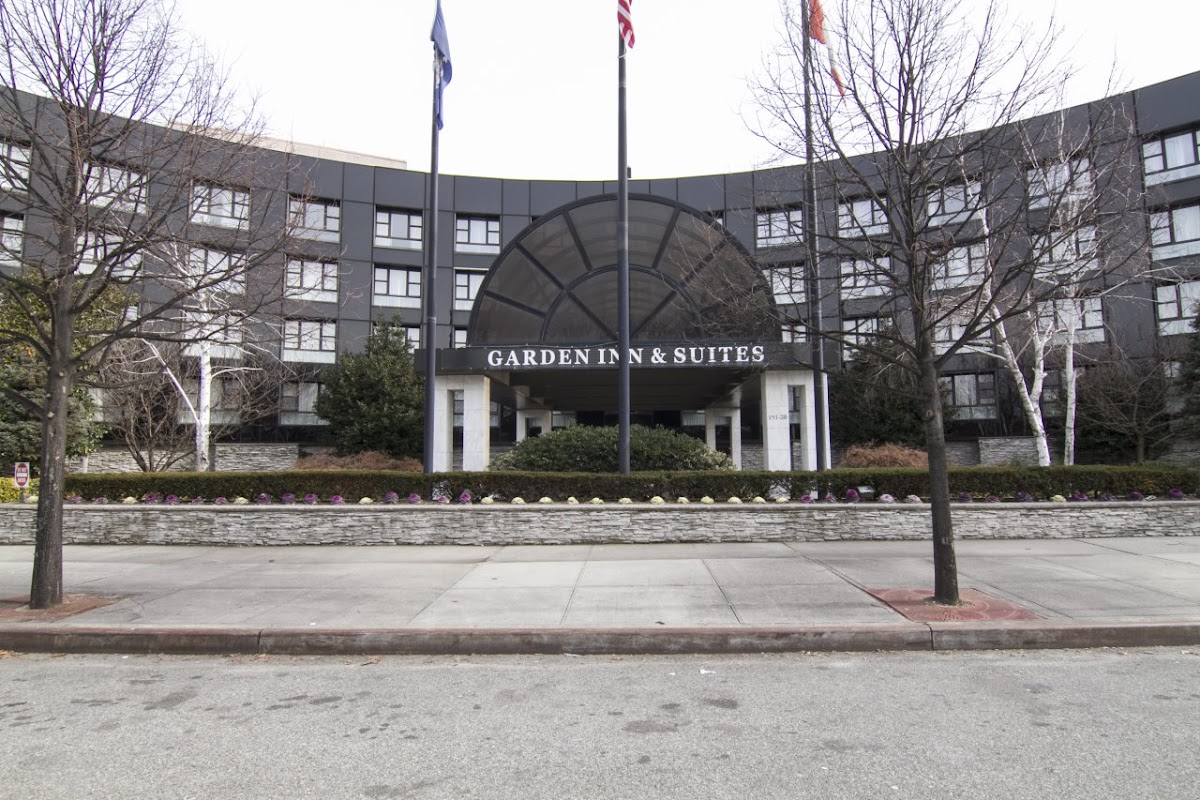 Garden Inn & Suites