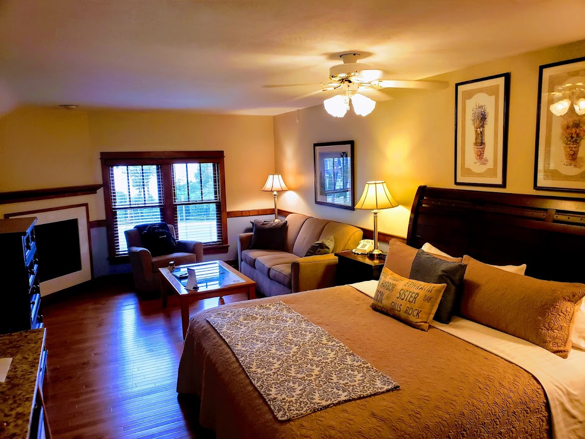 The Liberty Lodge at Sister Bay Hotel 2
