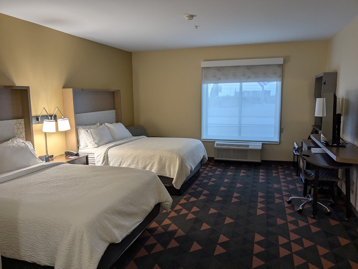 Holiday Inn & Suites Waco Northwest Hotel 2