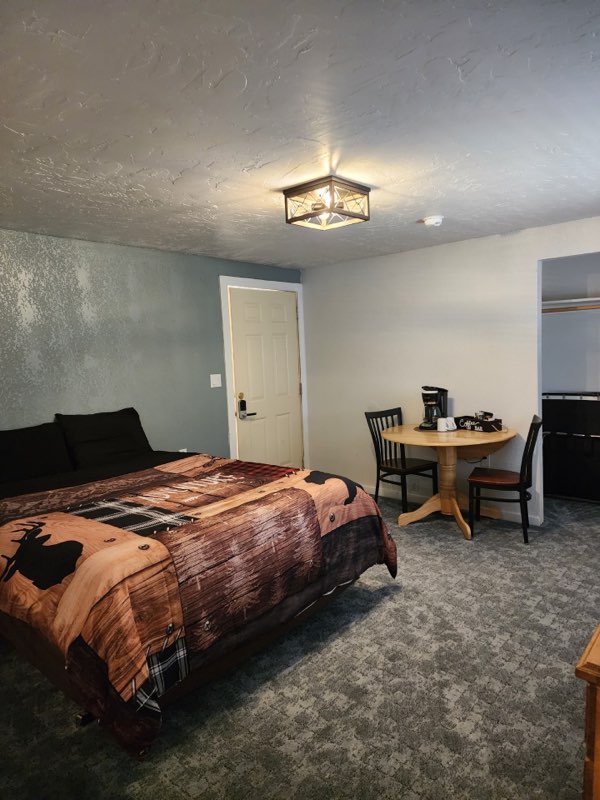 Pinewoods Resort & Grille Hotel 2