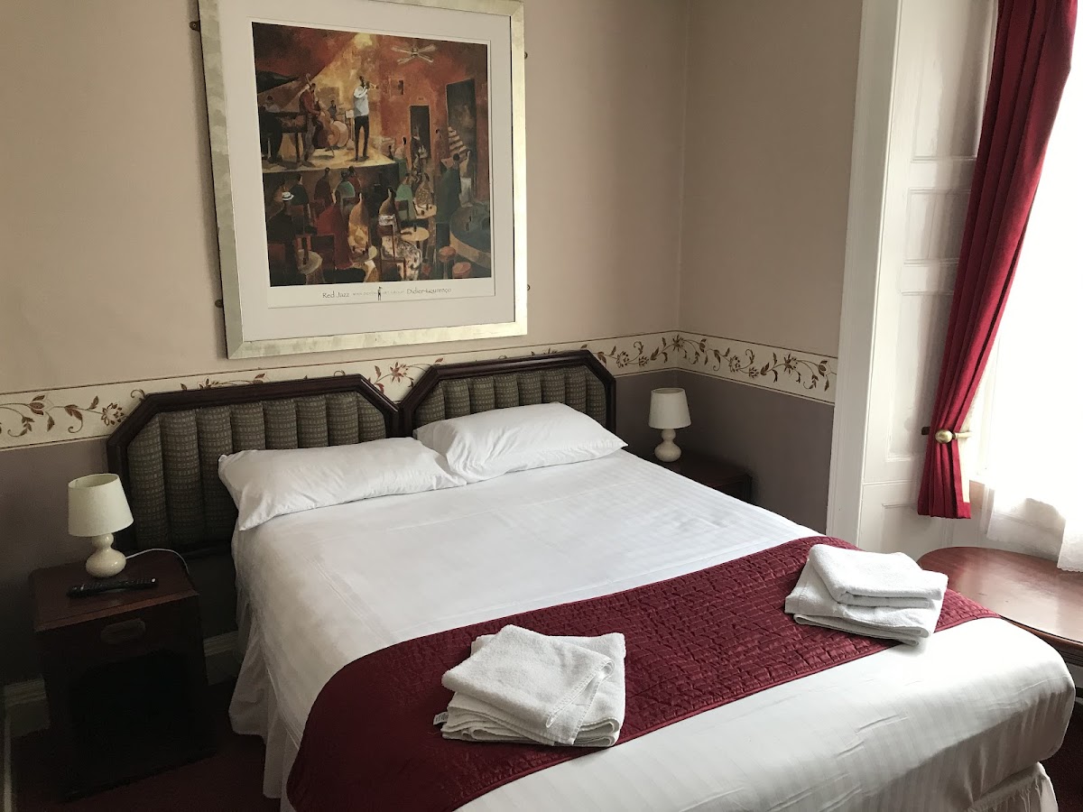 Crown Hotel Book Direct to Save Hotel 2