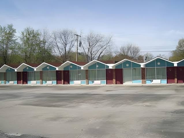 Gray Plaza Motel