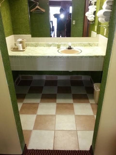 Gray Plaza Motel