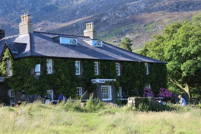 Pen Y Gwryd Hotel