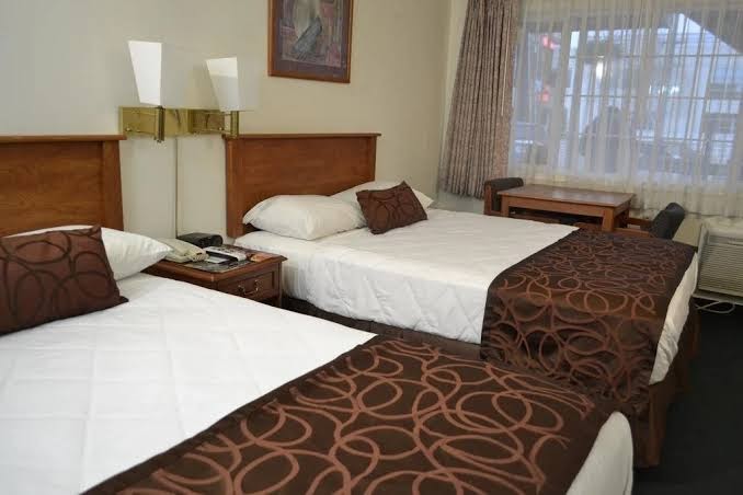 The Palms Motel Hotel 2