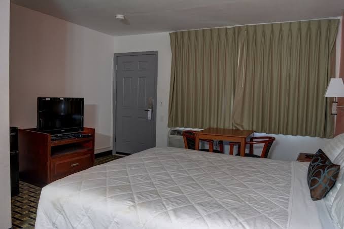 The Palms Motel Hotel 3