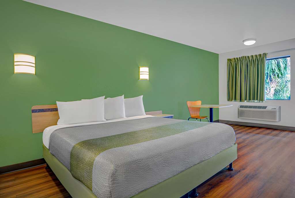 Motel 6 Tallahassee, FL - Downtown Hotel 2
