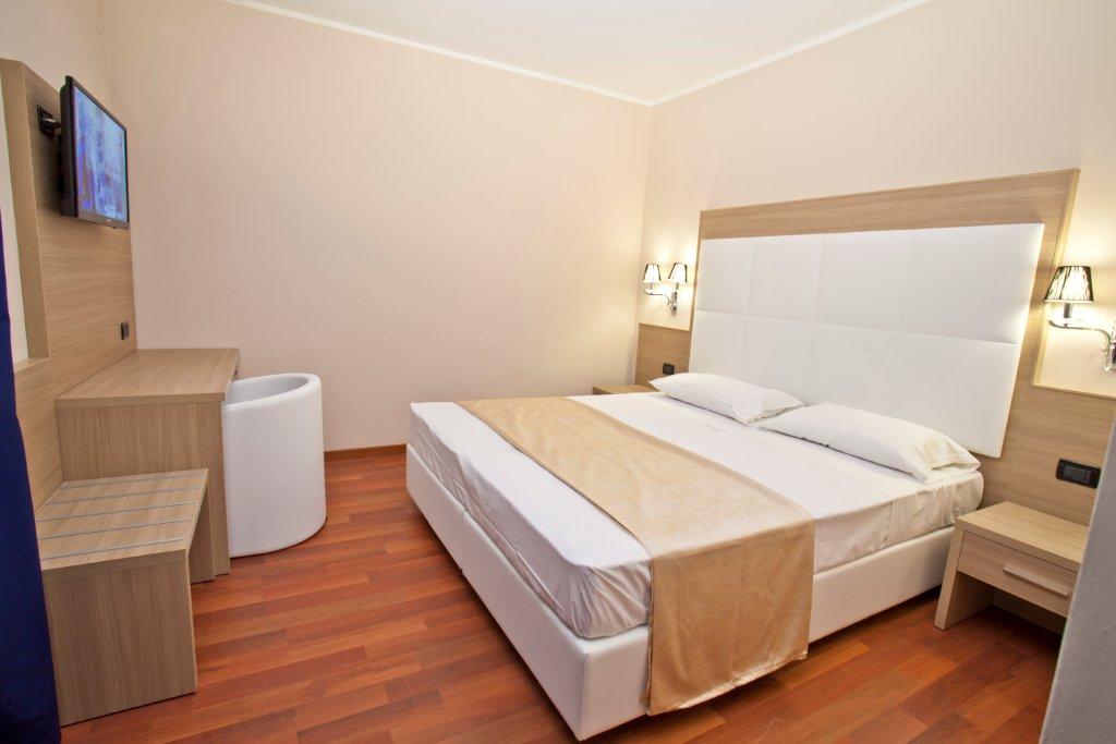 Momi's Hotel Hotel 2