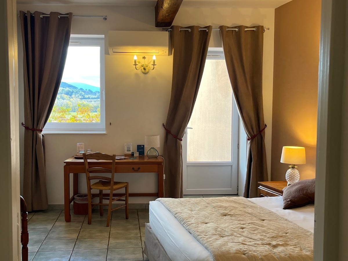Logis Hôtel la Bastide des Monges Hotel 3